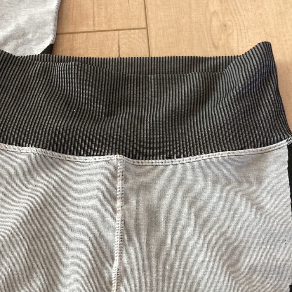 ALO Rib top high waisted leggings - Picture 3 of 6